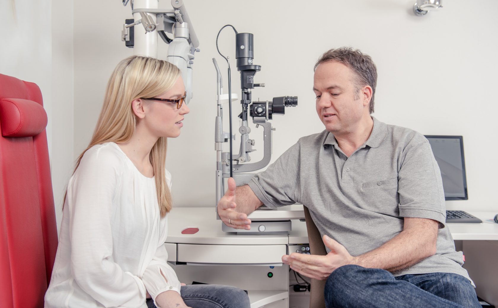 Patientin und Arzt im Gespräch